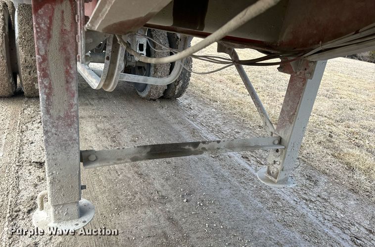 image for item EN5137 1968 Heil 4SF-SW end dump trailer