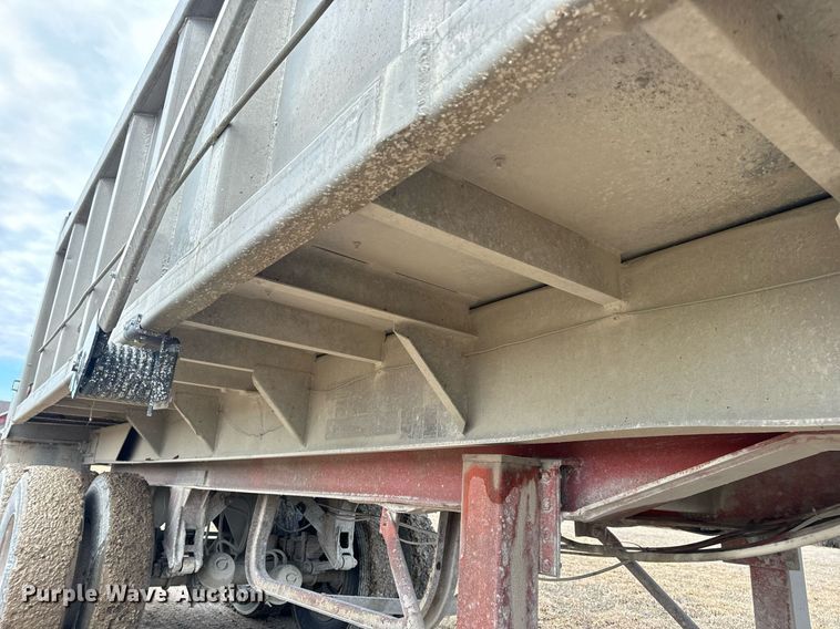 image for item EN5137 1968 Heil 4SF-SW end dump trailer