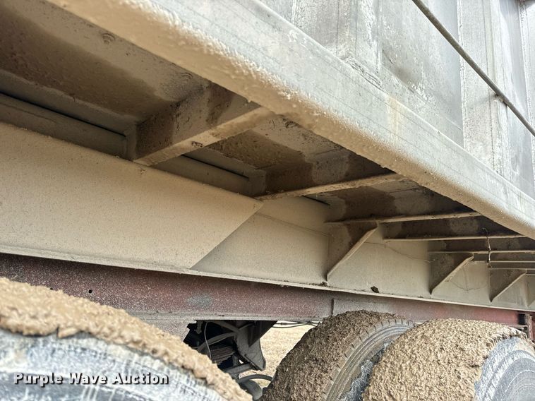 image for item EN5137 1968 Heil 4SF-SW end dump trailer