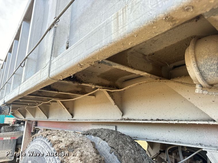 image for item EN5137 1968 Heil 4SF-SW end dump trailer