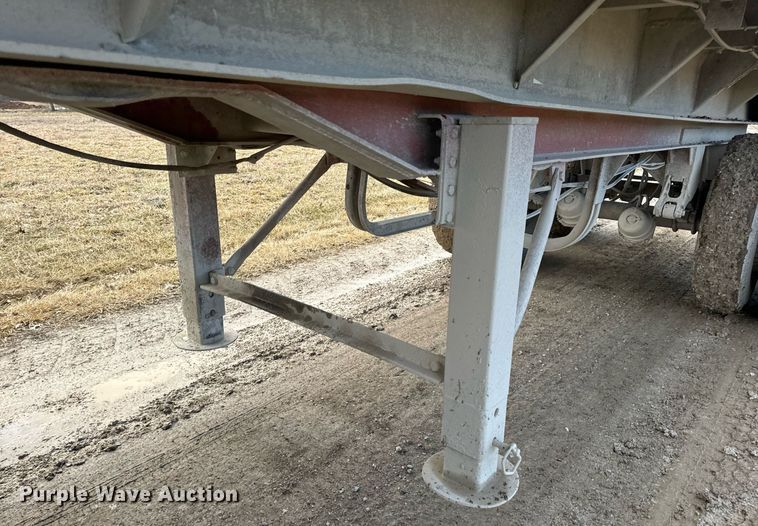 image for item EN5137 1968 Heil 4SF-SW end dump trailer