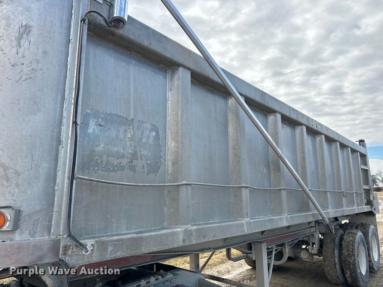 image for item EN5137 1968 Heil 4SF-SW end dump trailer
