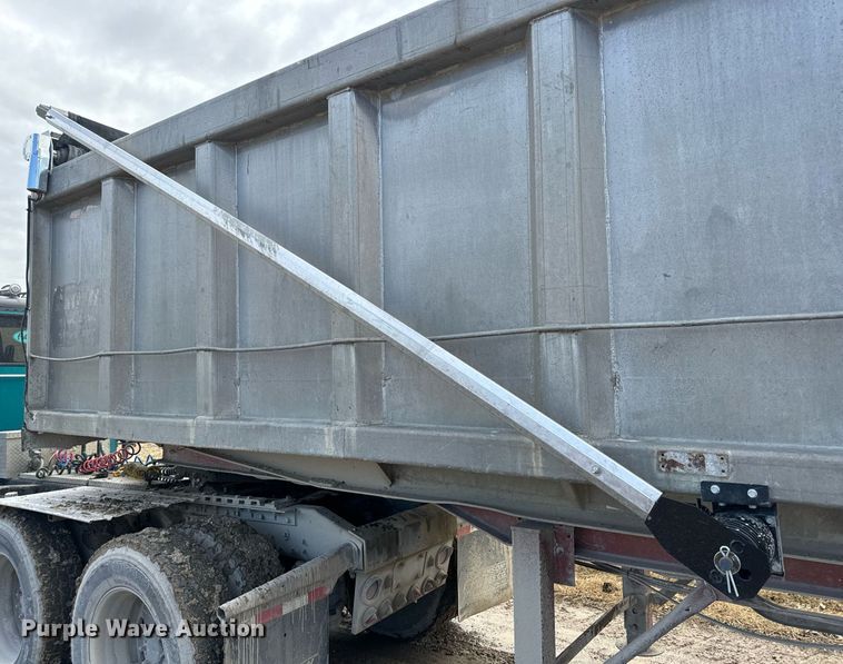 image for item EN5137 1968 Heil 4SF-SW end dump trailer