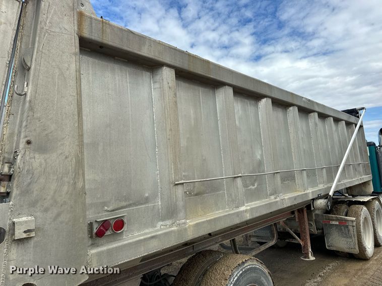 image for item EN5137 1968 Heil 4SF-SW end dump trailer