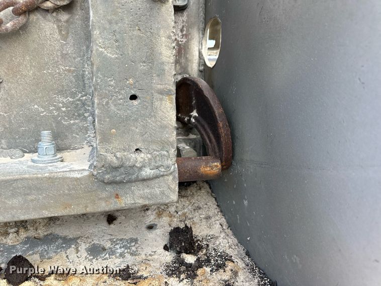 image for item EN5137 1968 Heil 4SF-SW end dump trailer