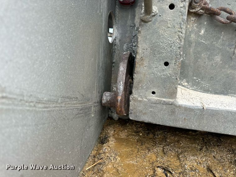 image for item EN5137 1968 Heil 4SF-SW end dump trailer