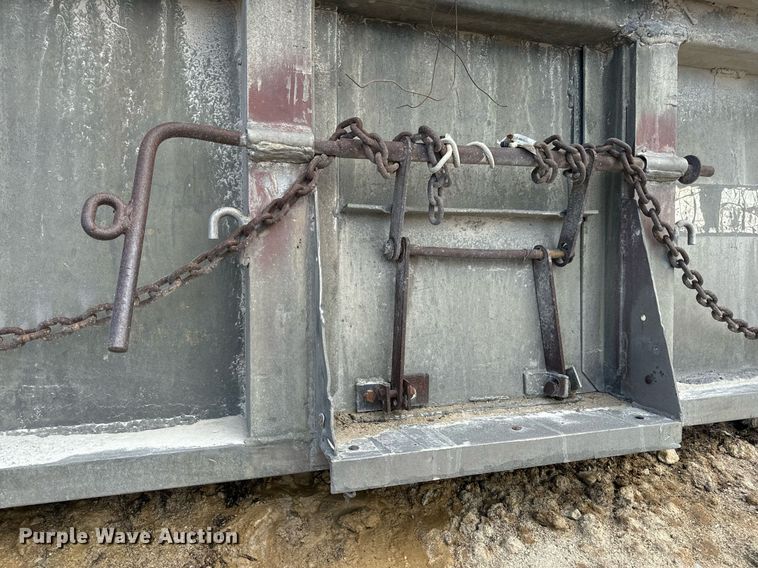 image for item EN5137 1968 Heil 4SF-SW end dump trailer