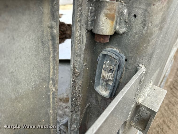 image for item EN5137 1968 Heil 4SF-SW end dump trailer