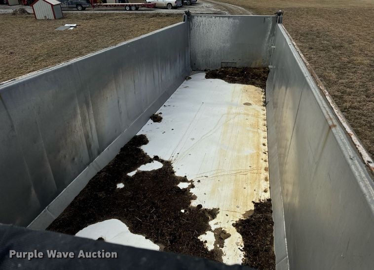 image for item EN5137 1968 Heil 4SF-SW end dump trailer