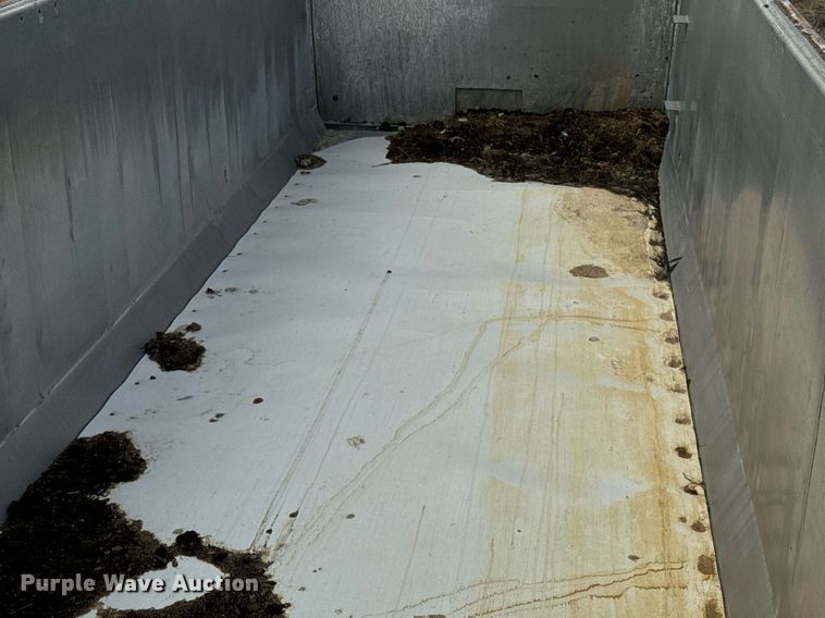 image for item EN5137 1968 Heil 4SF-SW end dump trailer