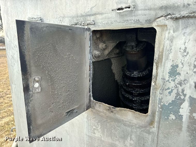 image for item EN5137 1968 Heil 4SF-SW end dump trailer