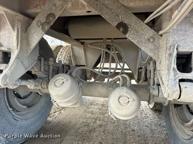 image for item EN5137 1968 Heil 4SF-SW end dump trailer