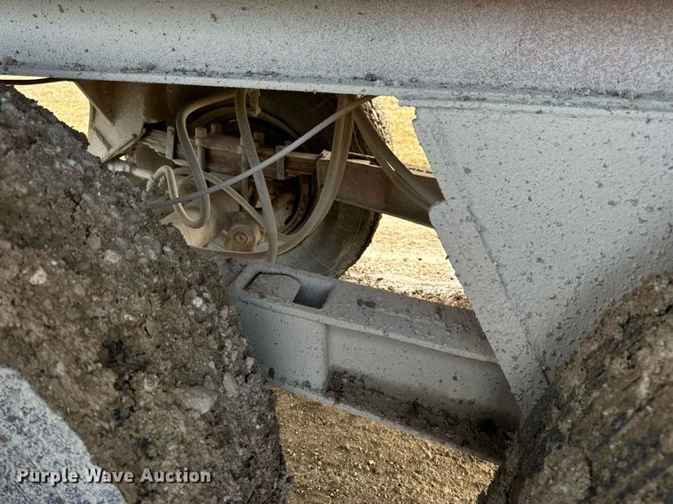 image for item EN5137 1968 Heil 4SF-SW end dump trailer