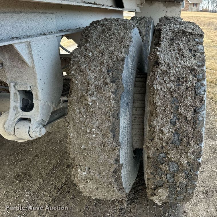 image for item EN5137 1968 Heil 4SF-SW end dump trailer