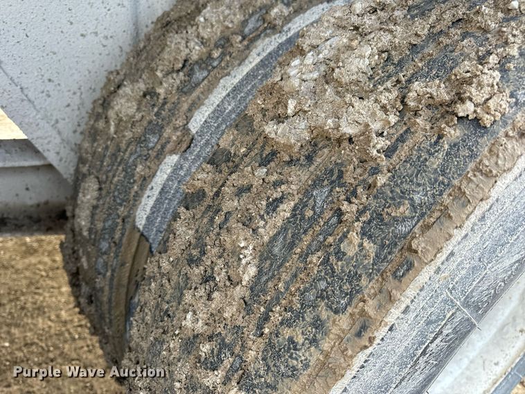 image for item EN5137 1968 Heil 4SF-SW end dump trailer