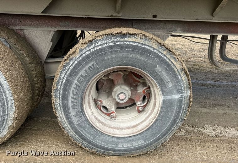 image for item EN5137 1968 Heil 4SF-SW end dump trailer