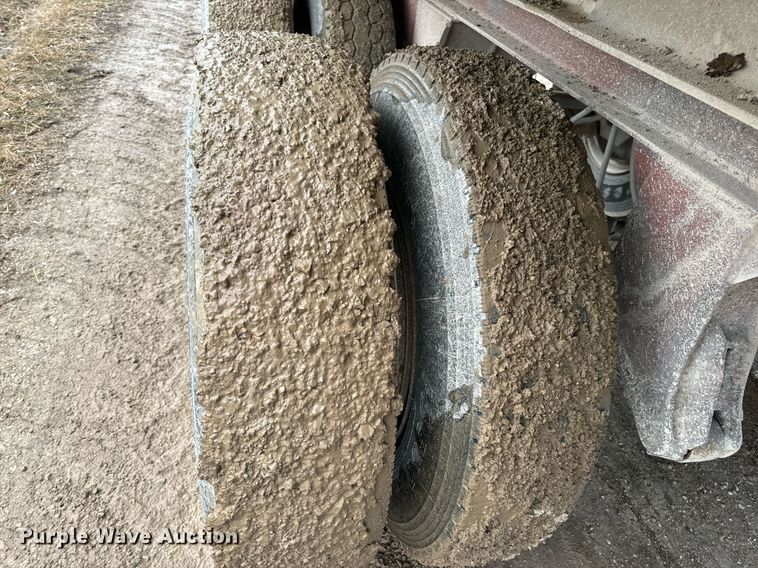 image for item EN5137 1968 Heil 4SF-SW end dump trailer