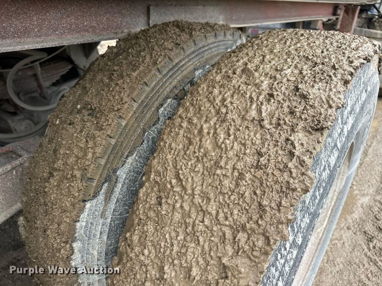 image for item EN5137 1968 Heil 4SF-SW end dump trailer