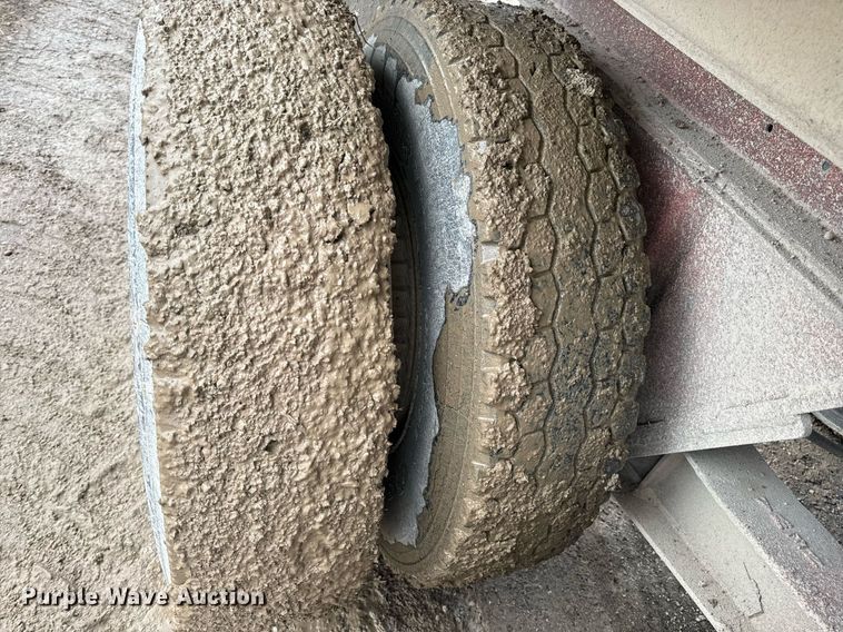 image for item EN5137 1968 Heil 4SF-SW end dump trailer