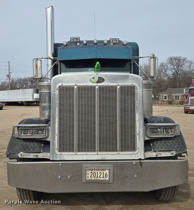 image for item EO0604 2000 Peterbilt 379 semi truck