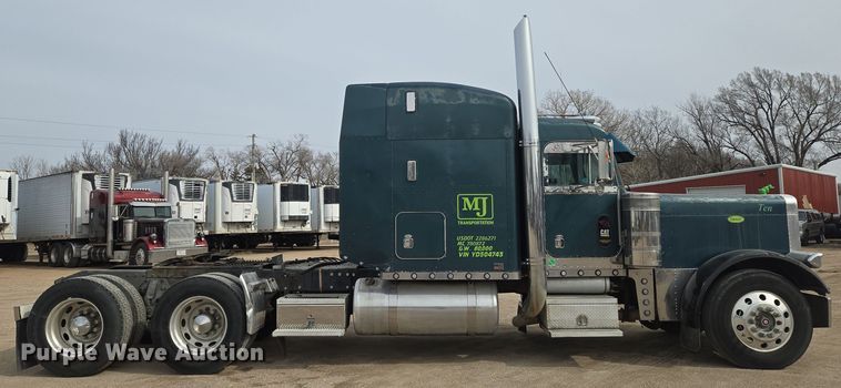image for item EO0604 2000 Peterbilt 379 semi truck