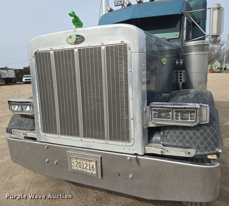 image for item EO0604 2000 Peterbilt 379 semi truck