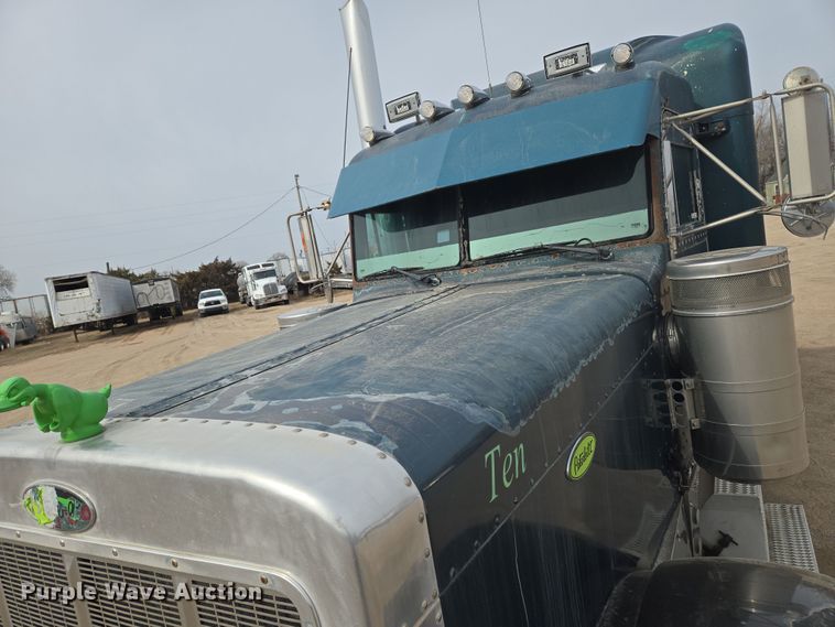 image for item EO0604 2000 Peterbilt 379 semi truck