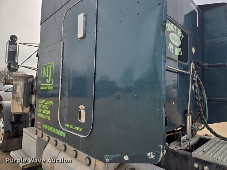 image for item EO0604 2000 Peterbilt 379 semi truck