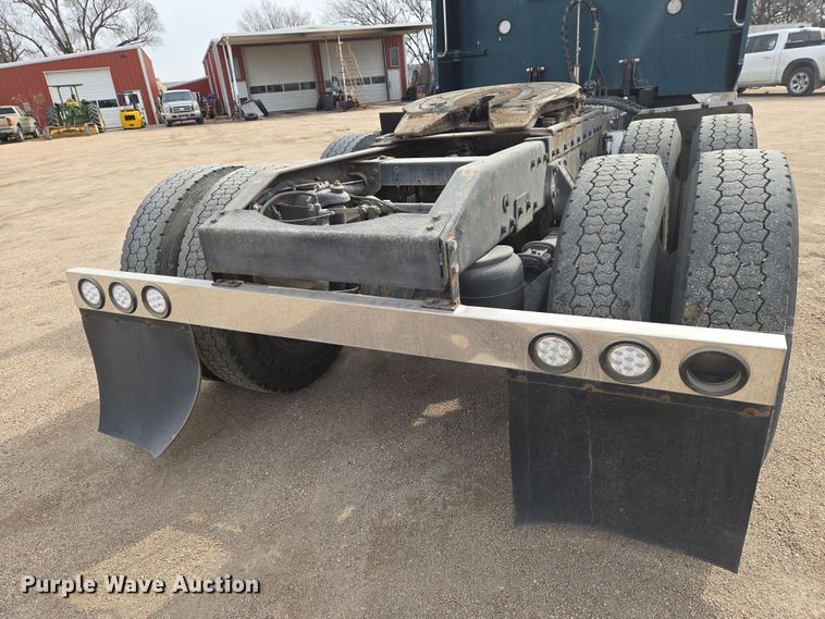 image for item EO0604 2000 Peterbilt 379 semi truck