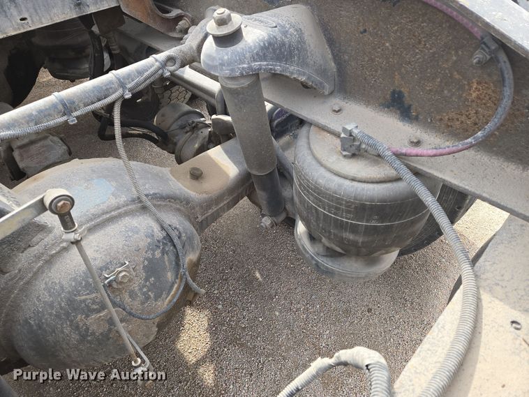 image for item EO0604 2000 Peterbilt 379 semi truck