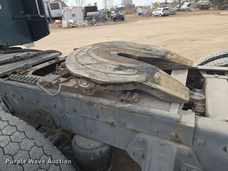 image for item EO0604 2000 Peterbilt 379 semi truck