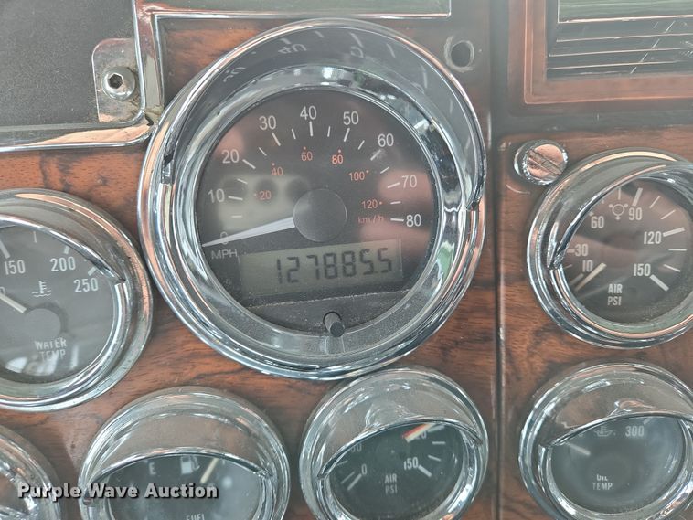 image for item EO0604 2000 Peterbilt 379 semi truck