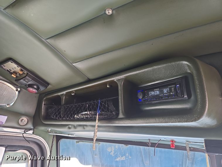 image for item EO0604 2000 Peterbilt 379 semi truck