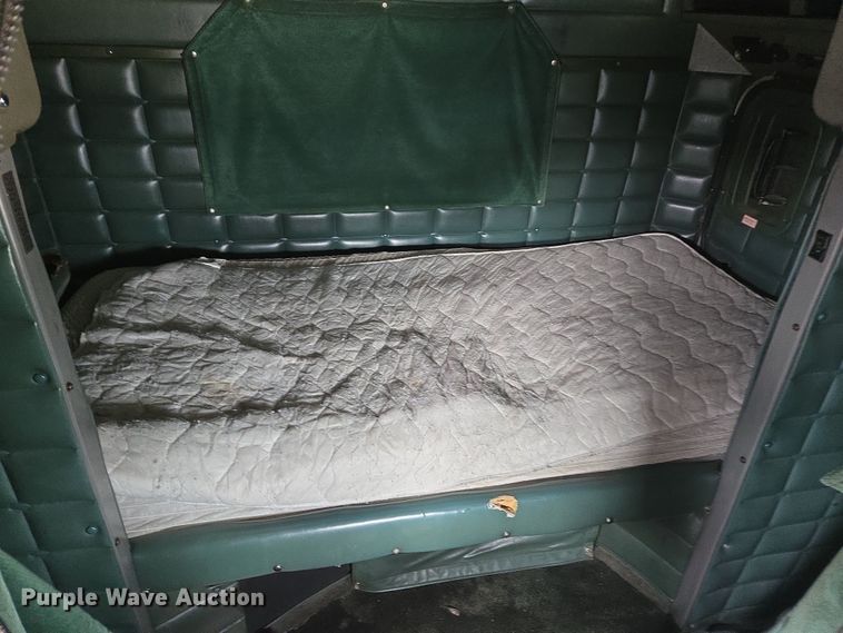 image for item EO0604 2000 Peterbilt 379 semi truck