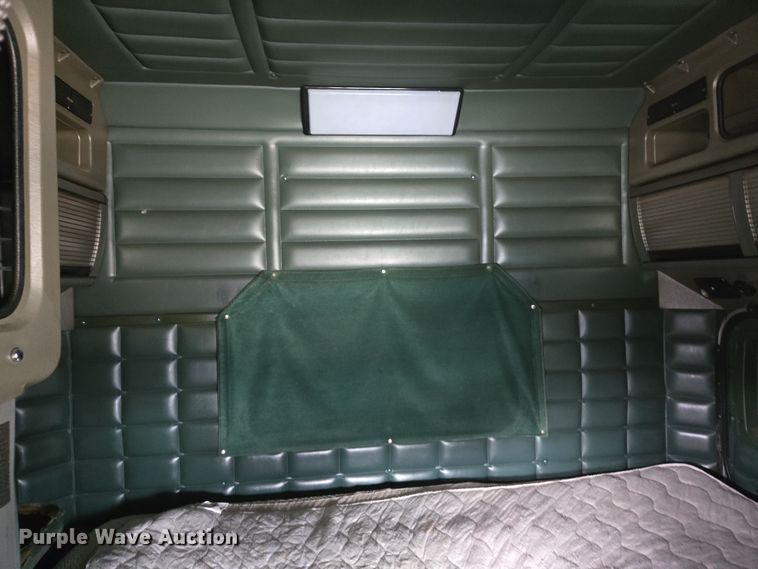 image for item EO0604 2000 Peterbilt 379 semi truck