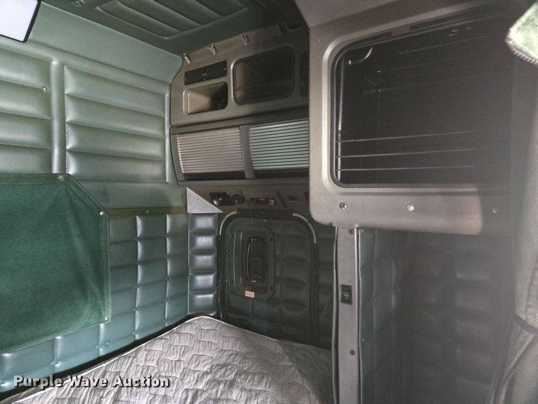 image for item EO0604 2000 Peterbilt 379 semi truck