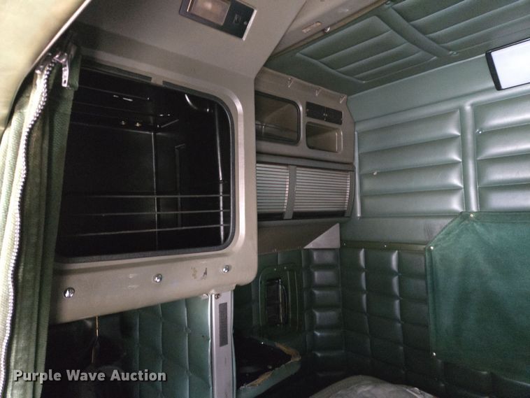 image for item EO0604 2000 Peterbilt 379 semi truck