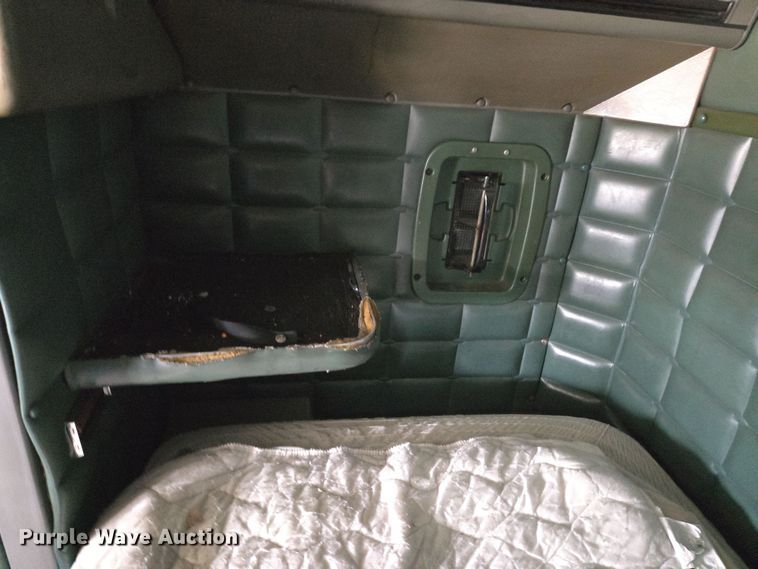 image for item EO0604 2000 Peterbilt 379 semi truck