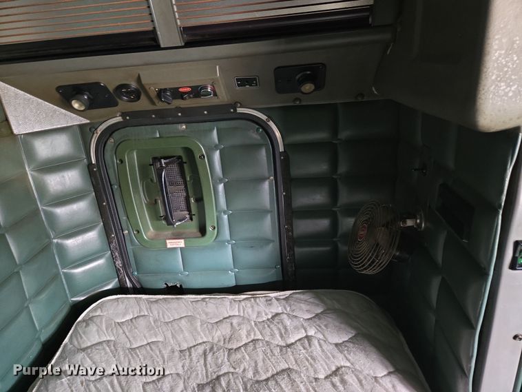 image for item EO0604 2000 Peterbilt 379 semi truck