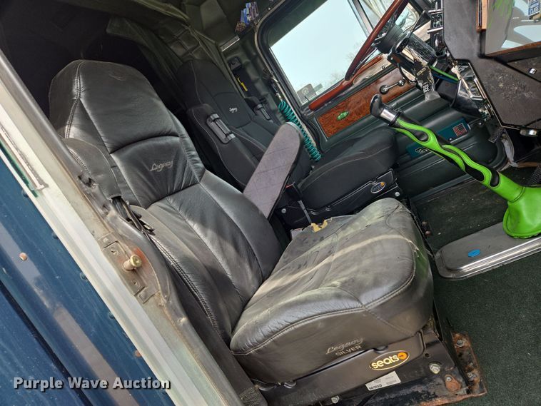 image for item EO0604 2000 Peterbilt 379 semi truck