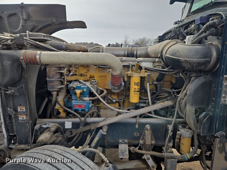 image for item EO0604 2000 Peterbilt 379 semi truck