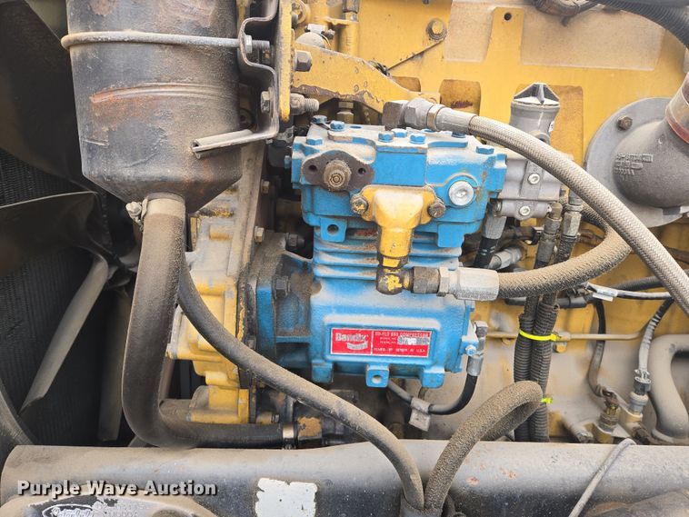 image for item EO0604 2000 Peterbilt 379 semi truck