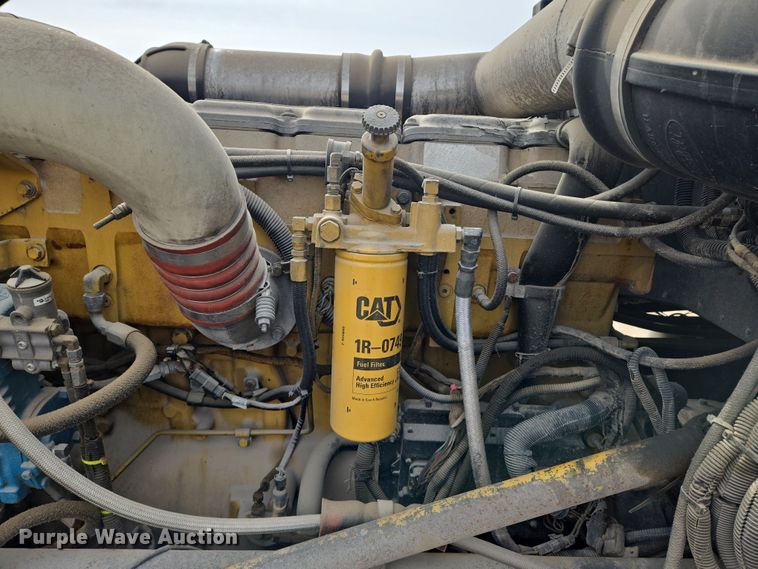 image for item EO0604 2000 Peterbilt 379 semi truck