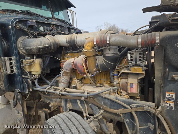 image for item EO0604 2000 Peterbilt 379 semi truck