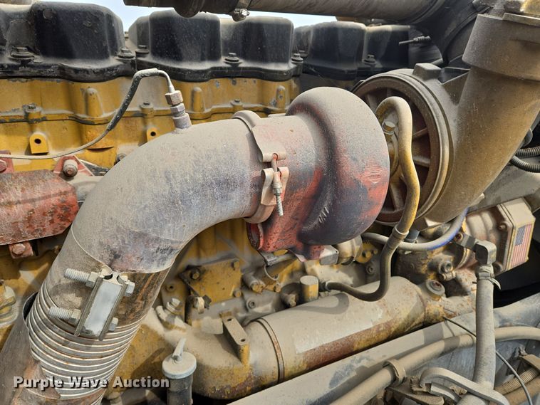 image for item EO0604 2000 Peterbilt 379 semi truck