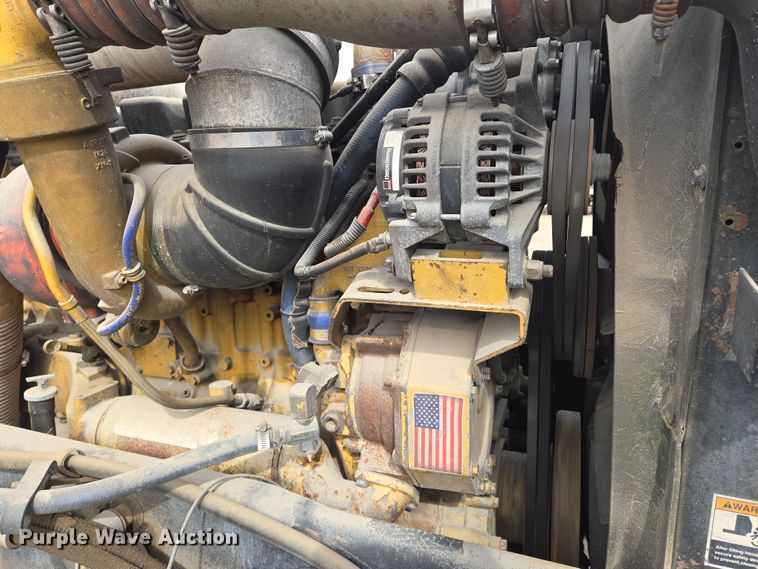 image for item EO0604 2000 Peterbilt 379 semi truck