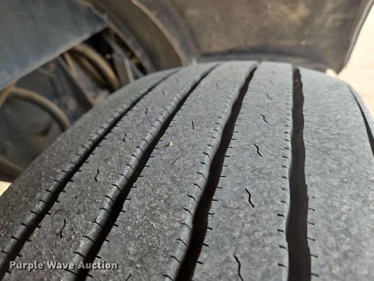 image for item EO0604 2000 Peterbilt 379 semi truck