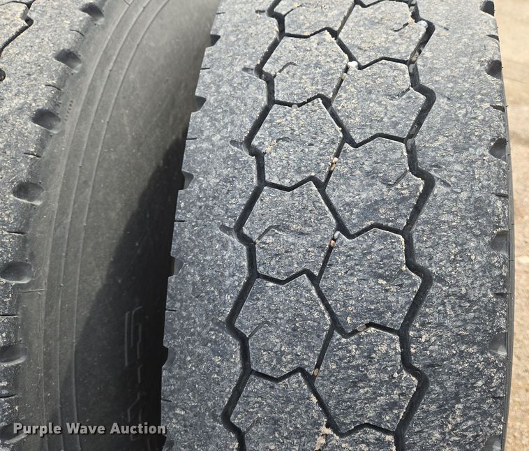 image for item EO0604 2000 Peterbilt 379 semi truck