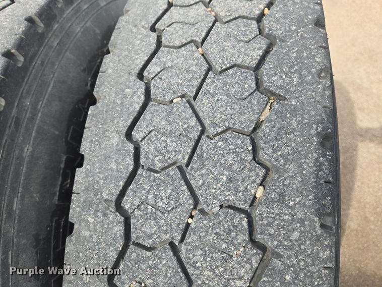 image for item EO0604 2000 Peterbilt 379 semi truck