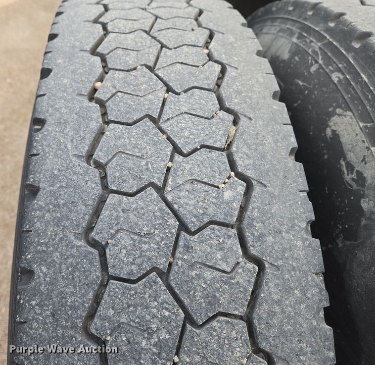 image for item EO0604 2000 Peterbilt 379 semi truck